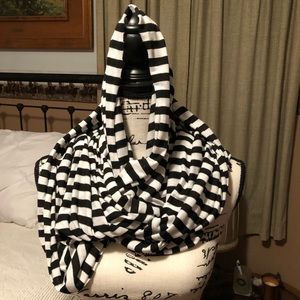 💥Black and White Striped Infinity Scarf💥